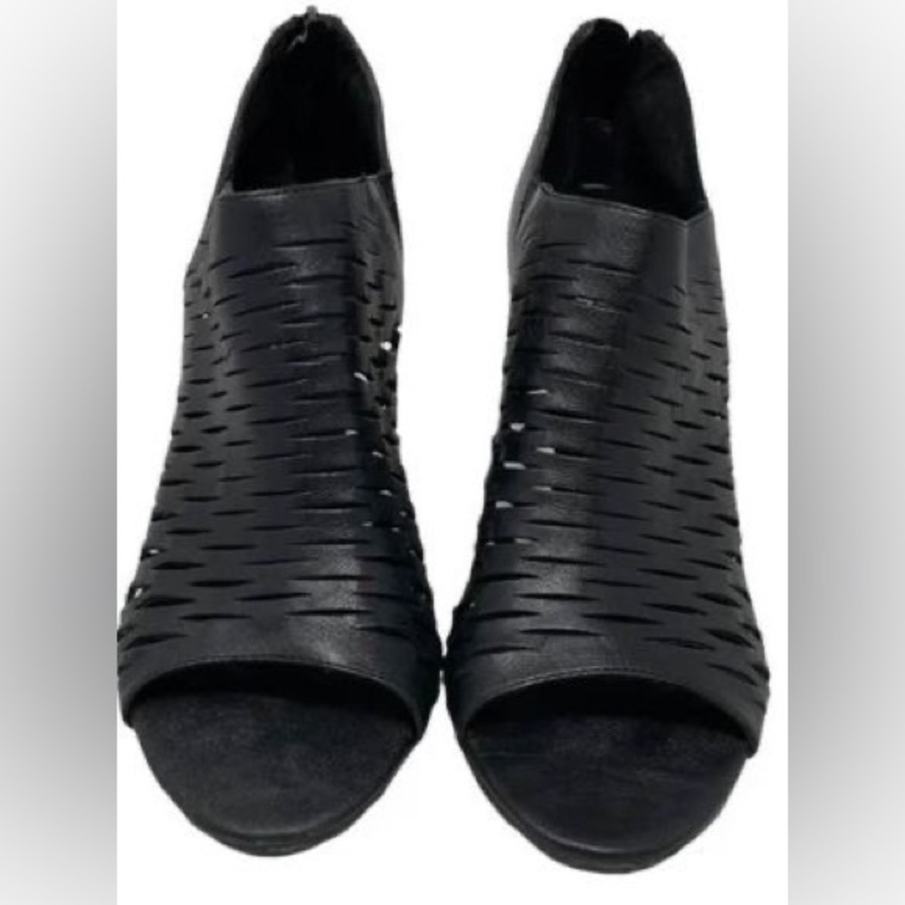 Franco Sarto Salito Bootie Peep Toe Cutout Black Leather Back Zip Women's 8M